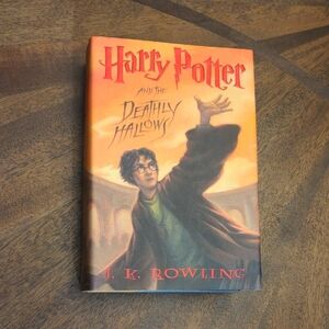 Harry Potter and the Deathly Hallows First Edition Hardcover 2007 J.K. Rowling